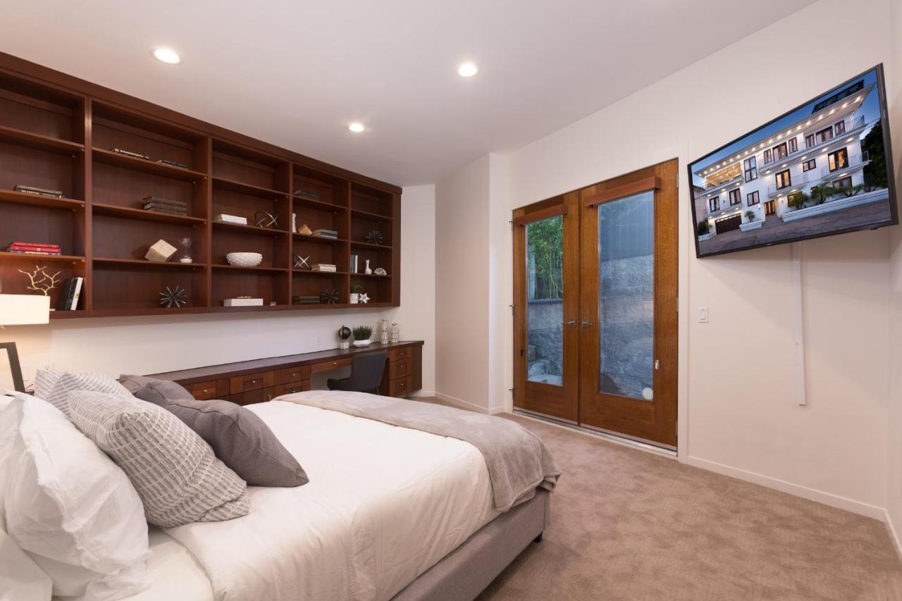 Hollywood Hills With La City Views