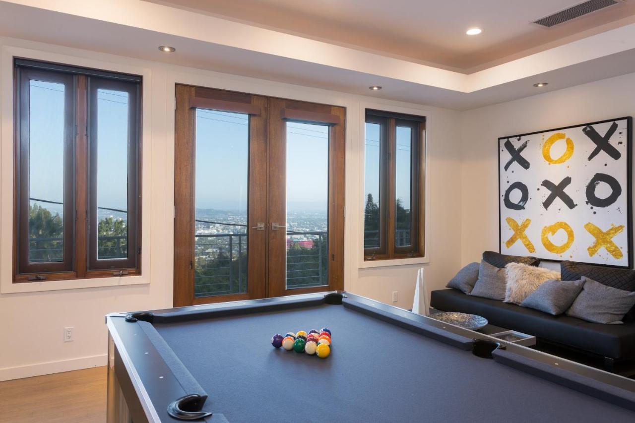 Hollywood Hills With La City Views *